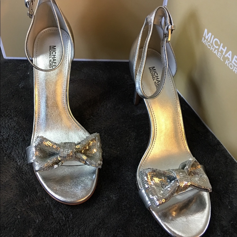 Michael Kors Silver Paris Sandals NEW - Picture 3 of 7
